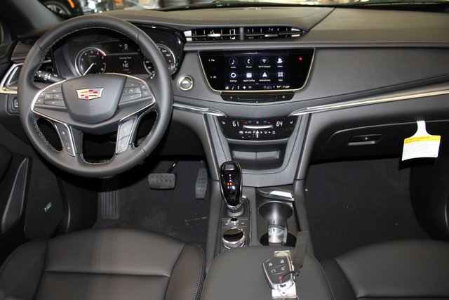 New 2025 Cadillac XT5 Luxury image 13
