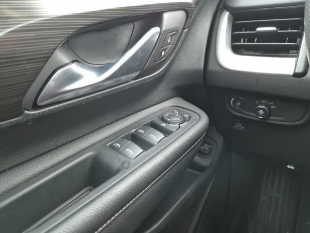 Used 2022 GMC Terrain SLE w/ Driver Convenience Package image 16