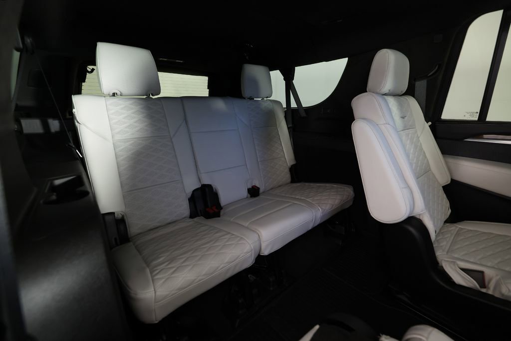 Used 2026 Cadillac Escalade ESV Platinum Sport w/ LPO, ONYX Package AWD/4WD image 12