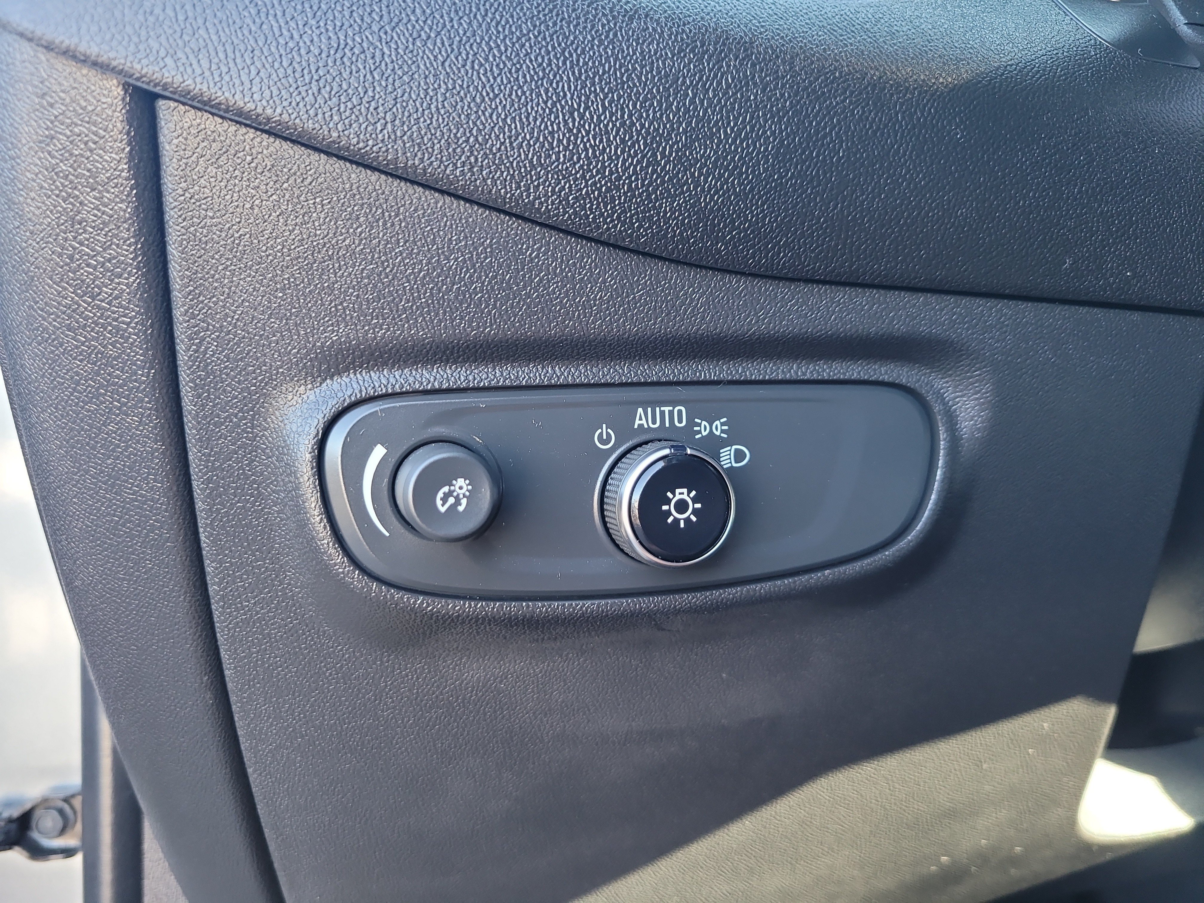 Used 2023 Chevrolet Equinox LS w/ Driver Confidence II Package FWD image 31