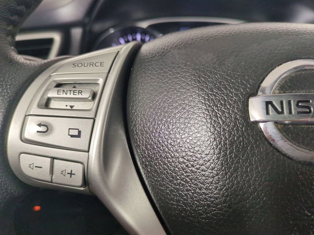 Used 2015 Nissan Rogue SL w/ SL Premium Package image 32
