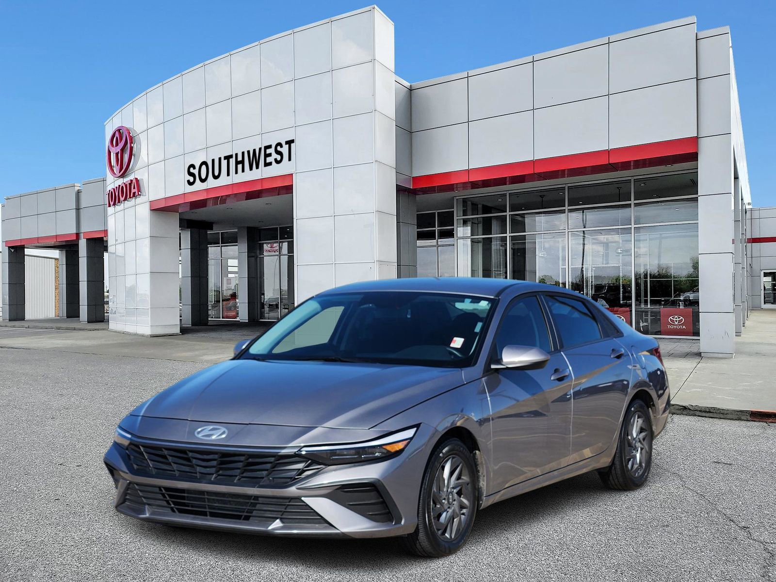 Used 2024 Hyundai Elantra SEL image 2