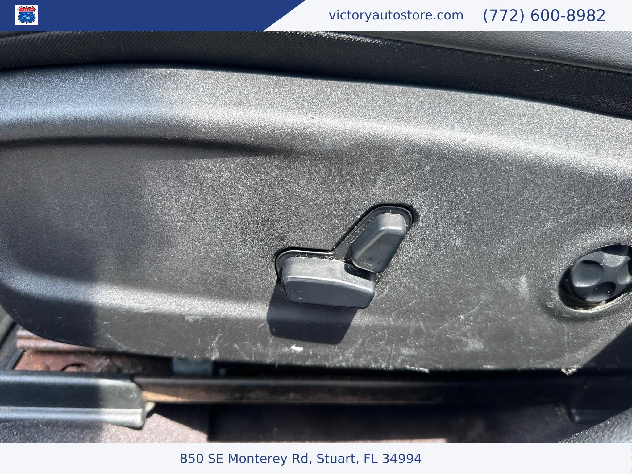 Used 2018 Dodge Charger R/T w/ Navigation & Travel Group image 23