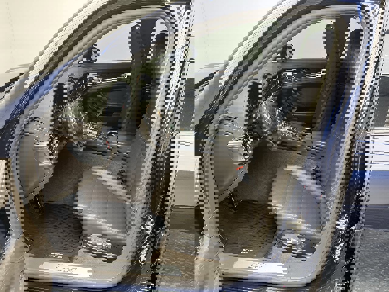 Used 2016 Porsche Panamera 4 Edition image 3