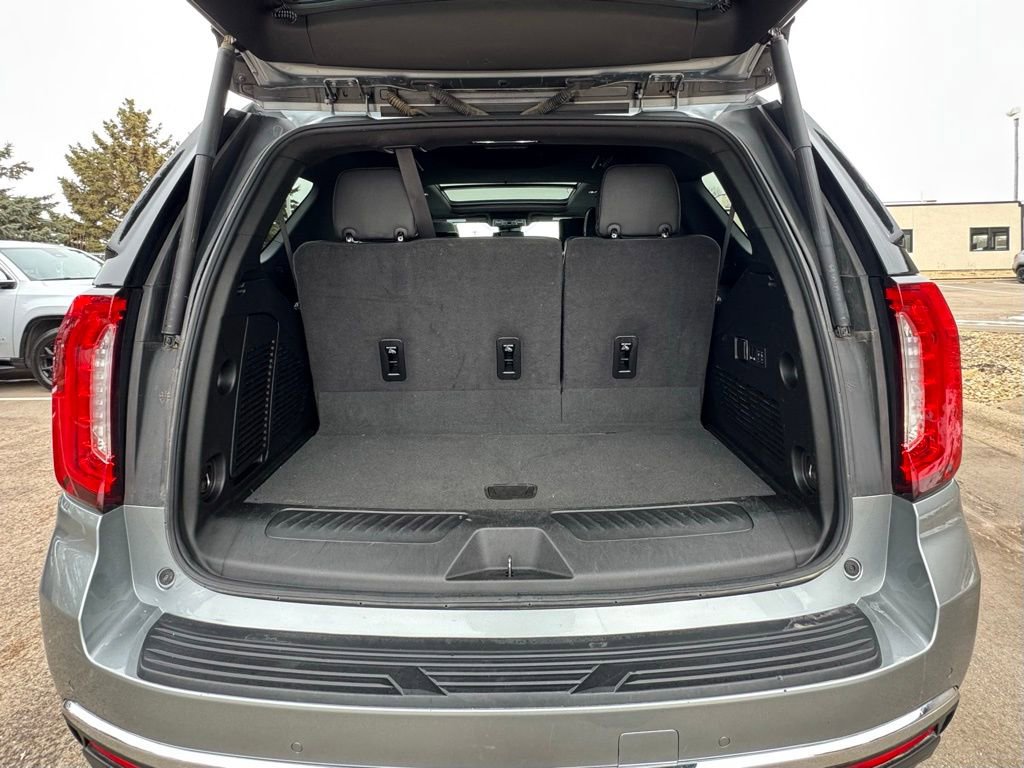 Used 2024 GMC Yukon SLT w/ SLT Luxury Package image 39