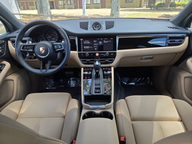 Used 2025 Porsche Macan Turbo AWD/4WD image 8