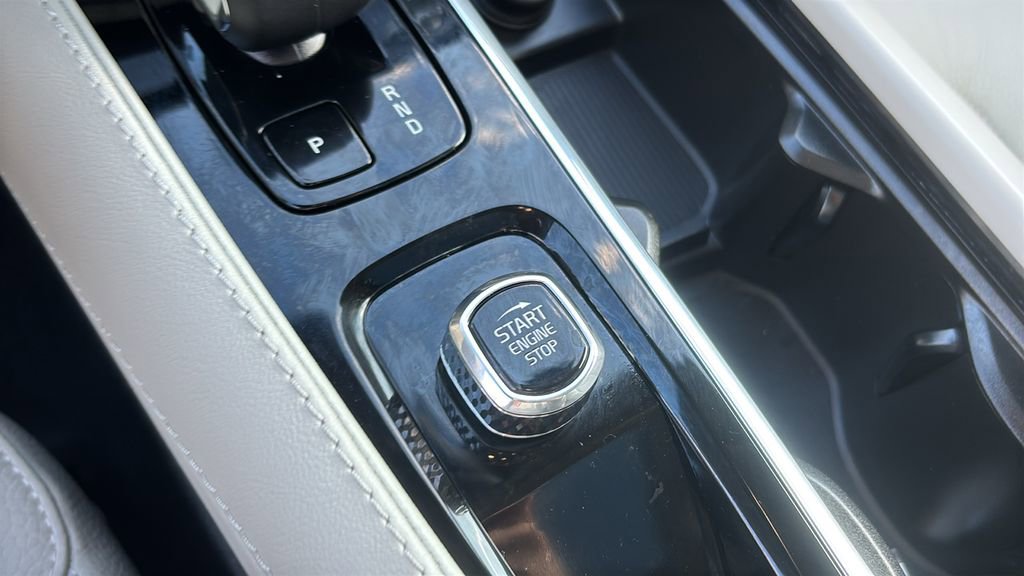 Used 2025 Volvo XC90 B6 Plus AWD/4WD image 14