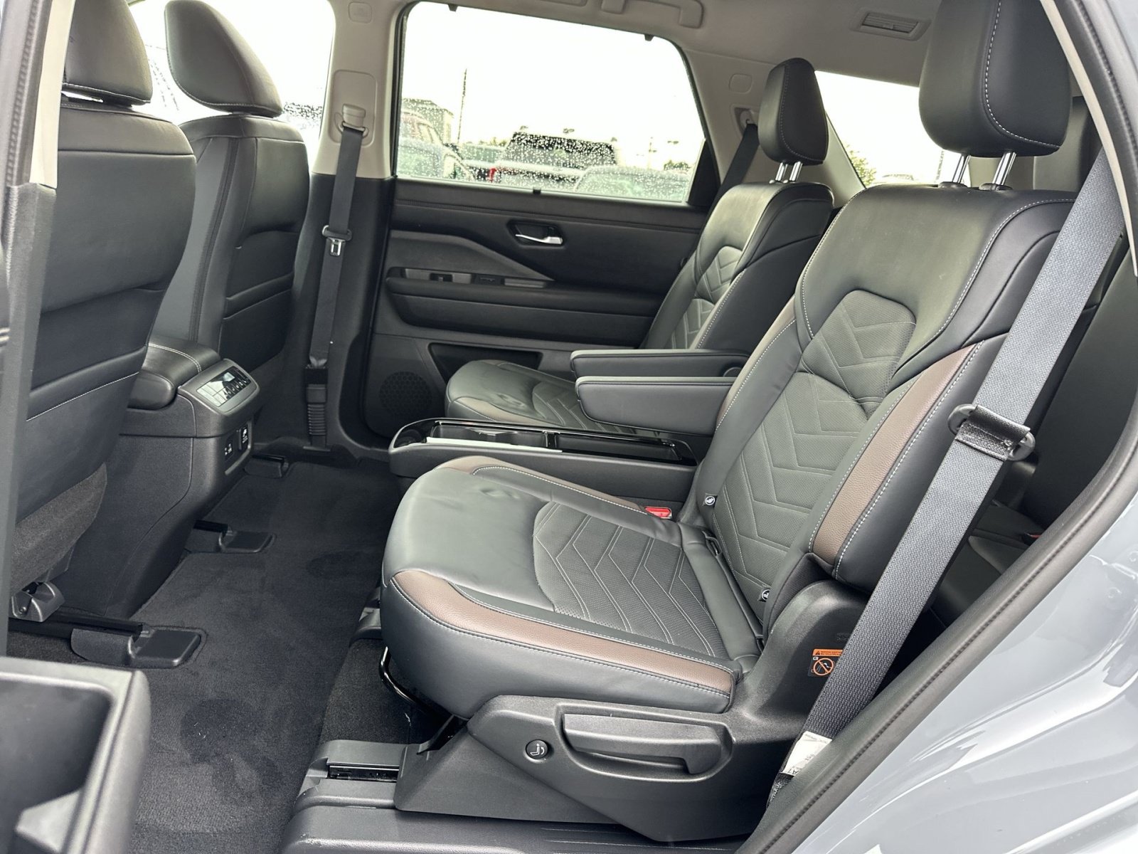 Used 2024 Nissan Pathfinder Platinum AWD/4WD image 26