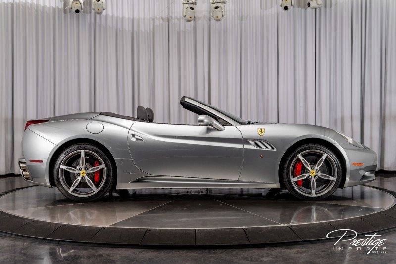 Used 2014 Ferrari California image 26