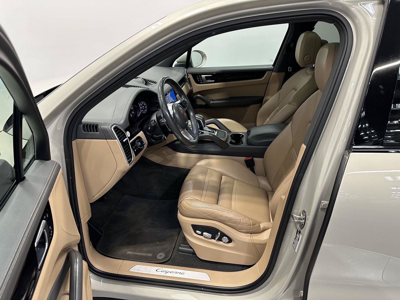 Used 2020 Porsche Cayenne AWD/4WD image 17