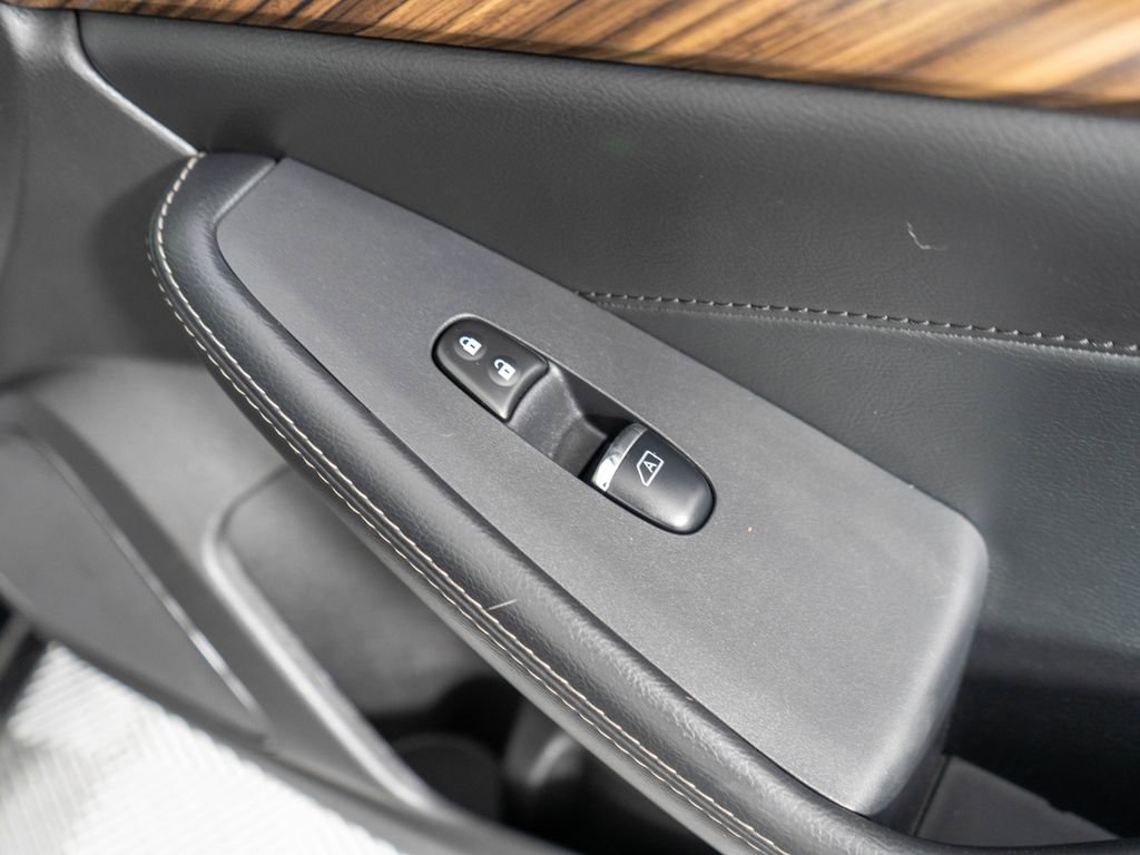 Used 2016 Nissan Maxima Platinum image 9