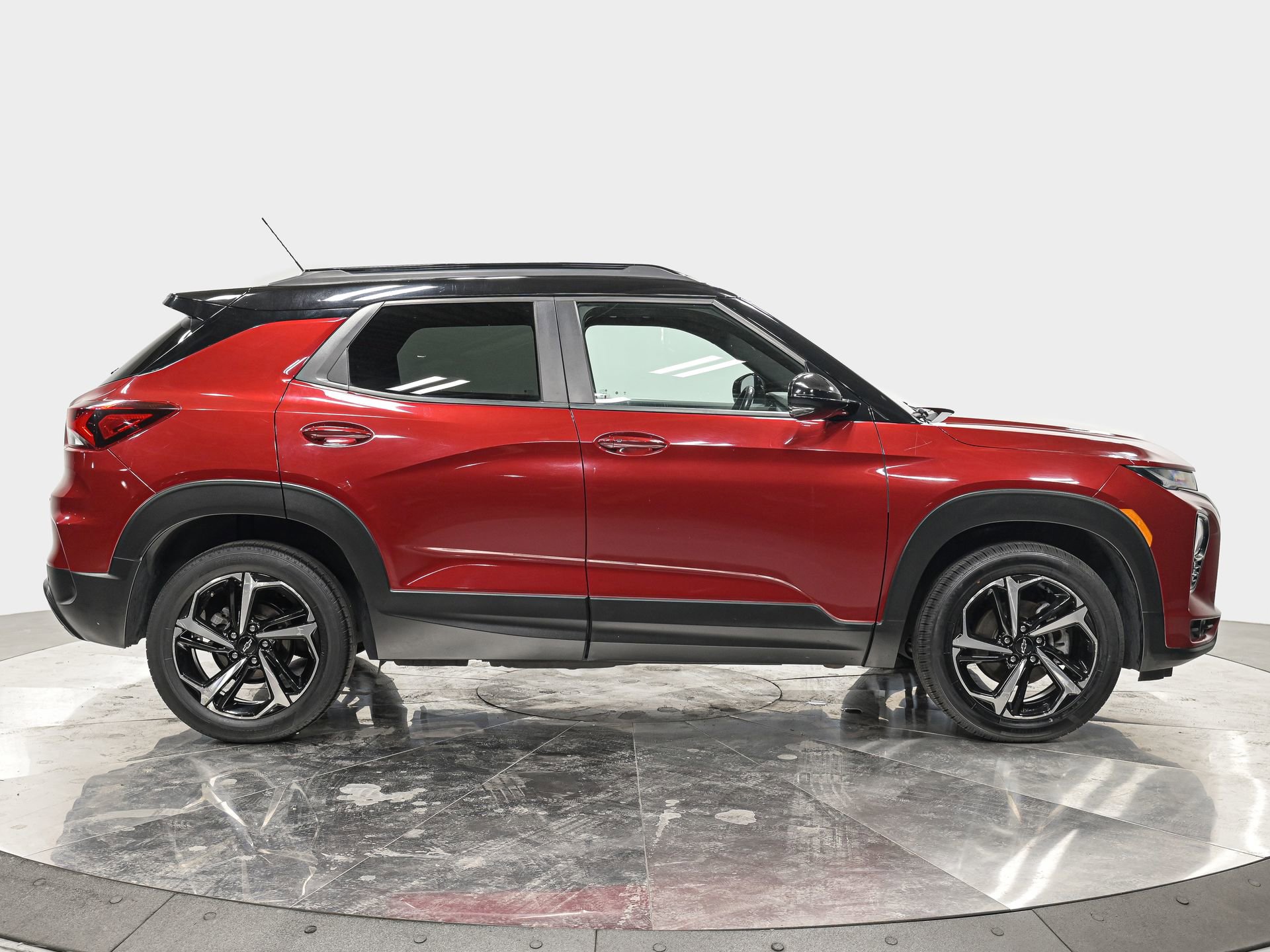 Used 2023 Chevrolet TrailBlazer RS w/ Sun and Liftgate Package FWD image 8