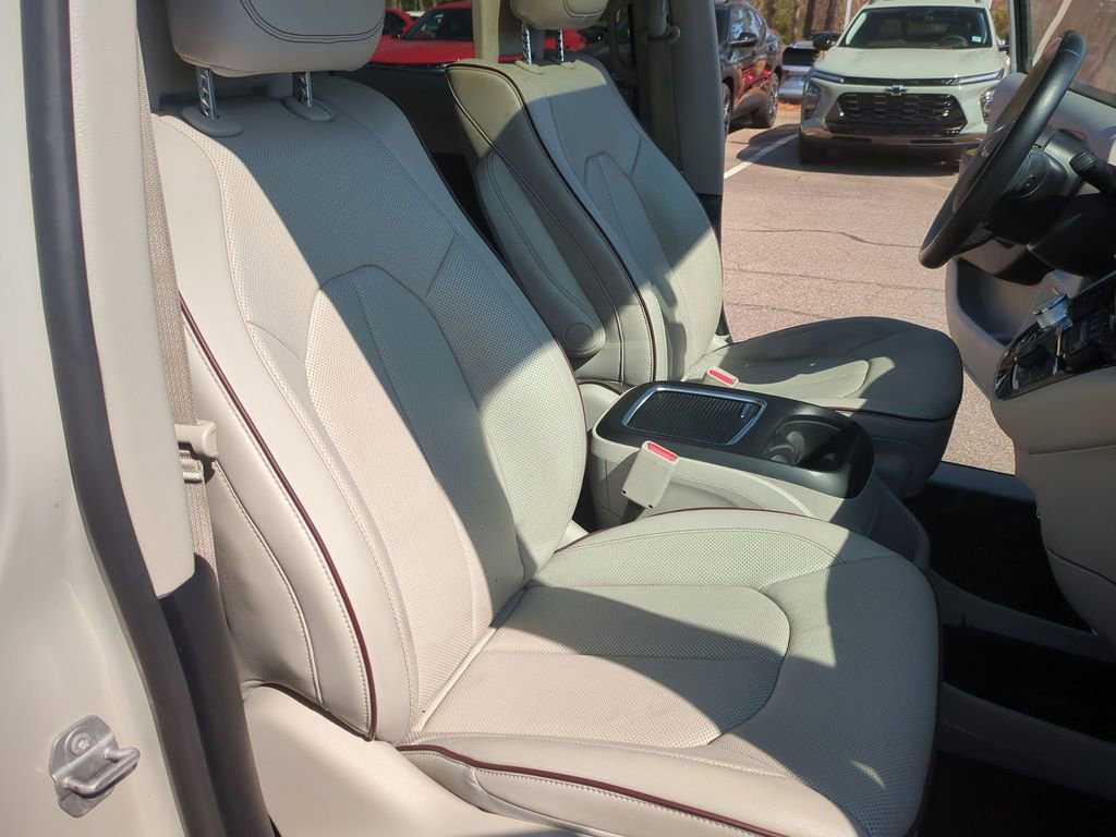 Used 2019 Chrysler Pacifica Limited w/ Tire & Wheel Group image 28