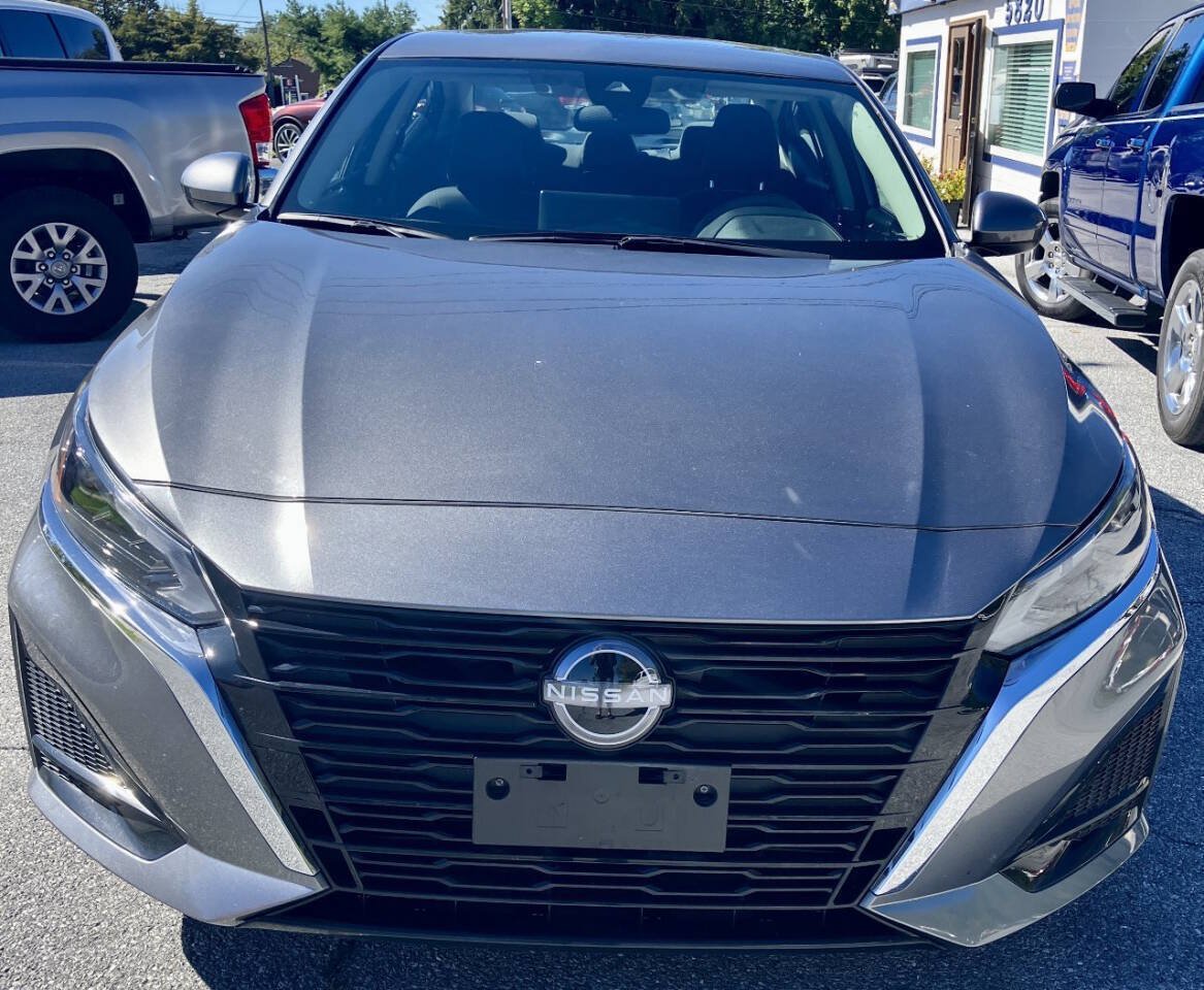 Used 2024 Nissan Altima 2.5 SV w/ SV Premium Package FWD image 3