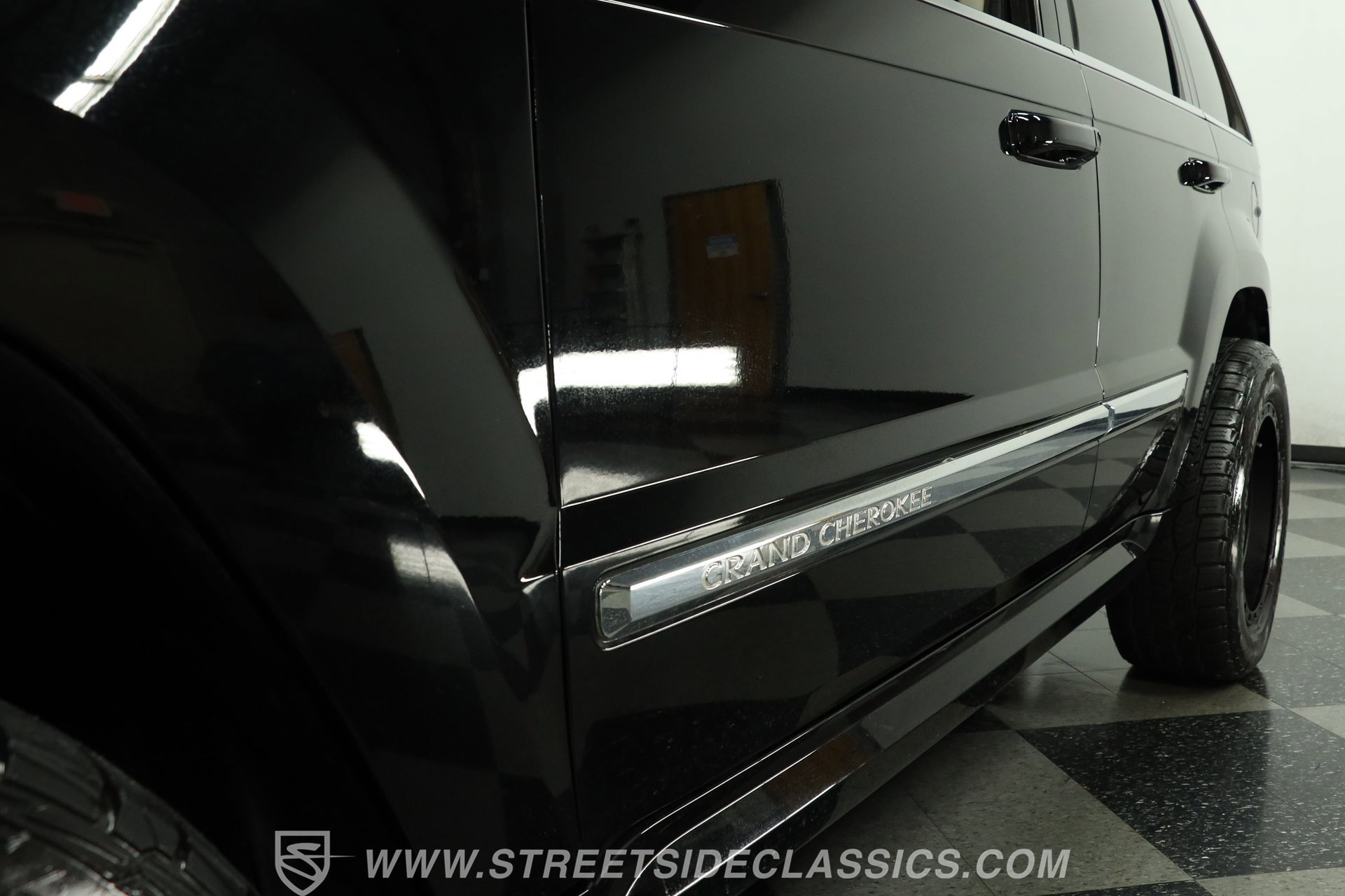 Used 2006 Jeep Grand Cherokee SRT8 w/ SRT Option Group I image 21