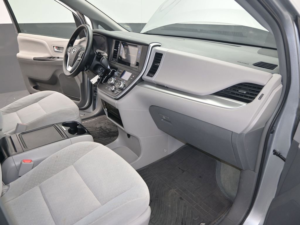 Used 2015 Toyota Sienna LE image 24