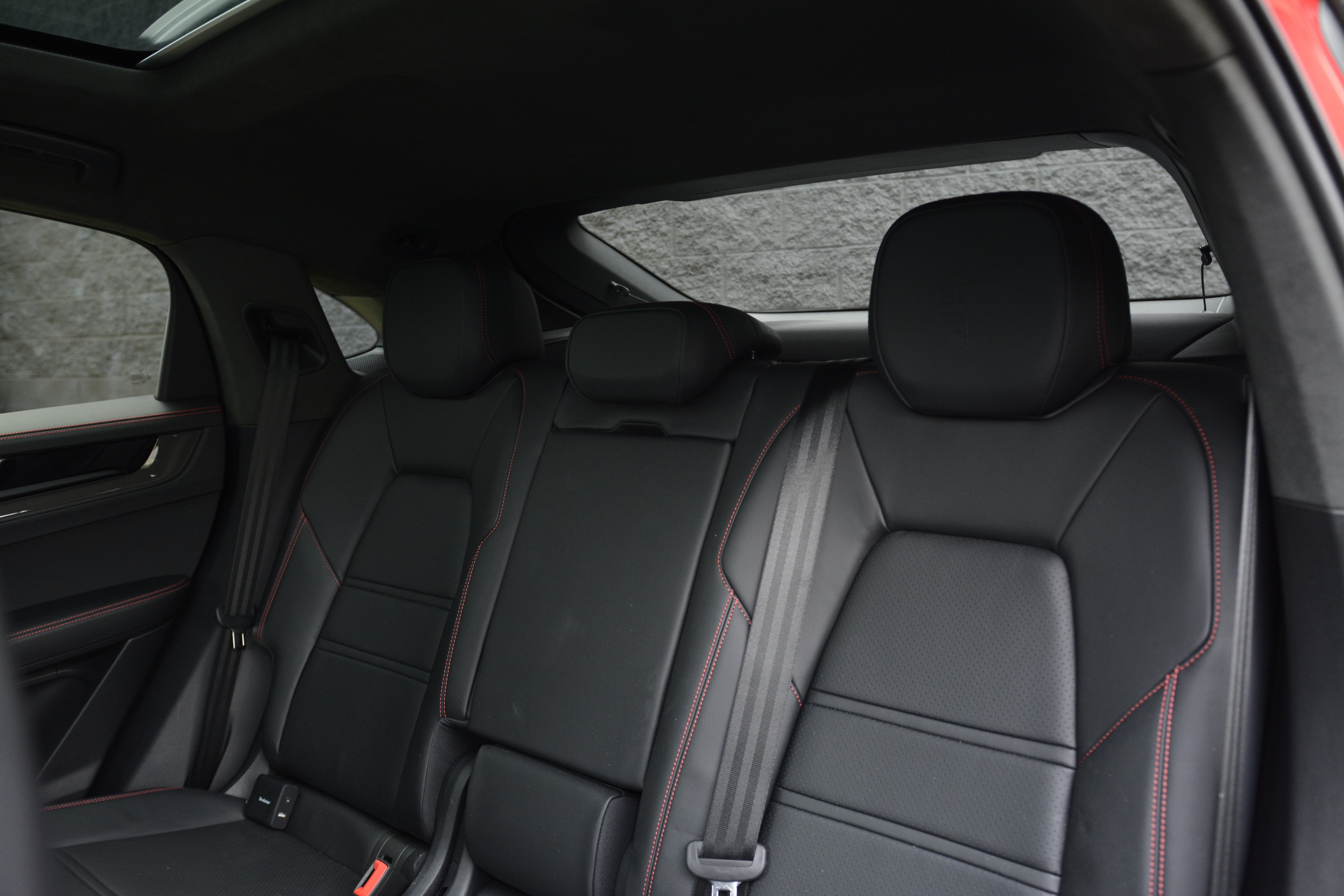 Certified 2025 Porsche Cayenne GTS AWD/4WD image 33