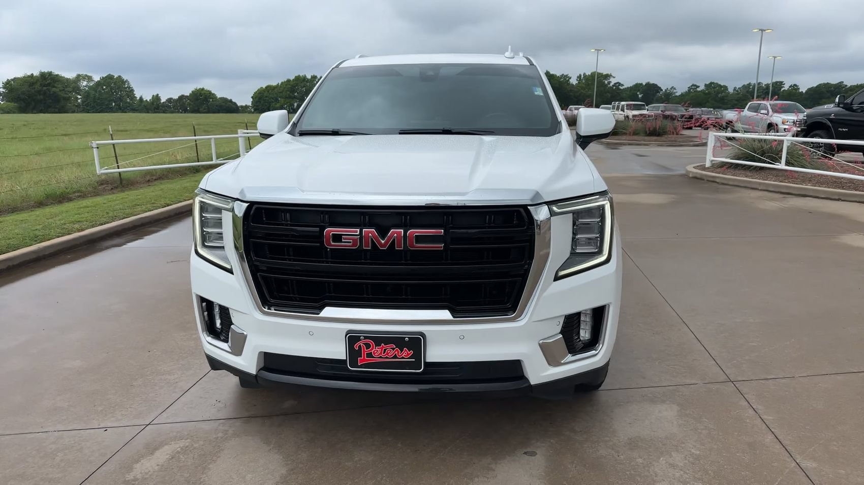 Used 2021 GMC Yukon SLE AWD/4WD image 2