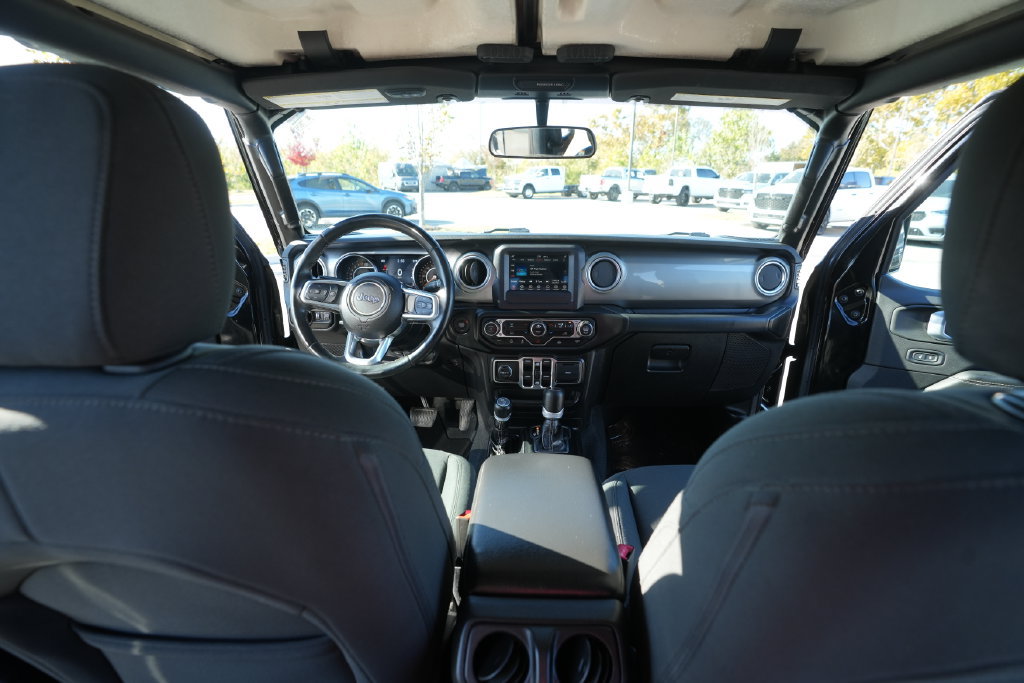 Used 2020 Jeep Gladiator Overland AWD/4WD image 23
