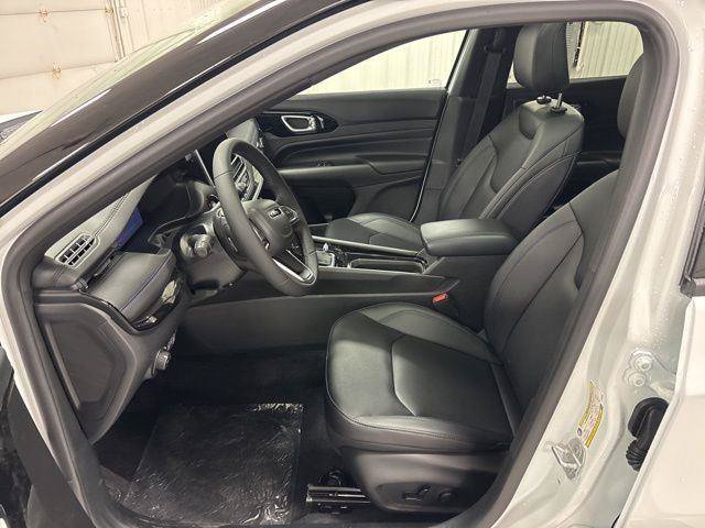 Used 2026 Jeep Compass Limited w/ Sun, Sound & Navigation Group AWD/4WD image 6