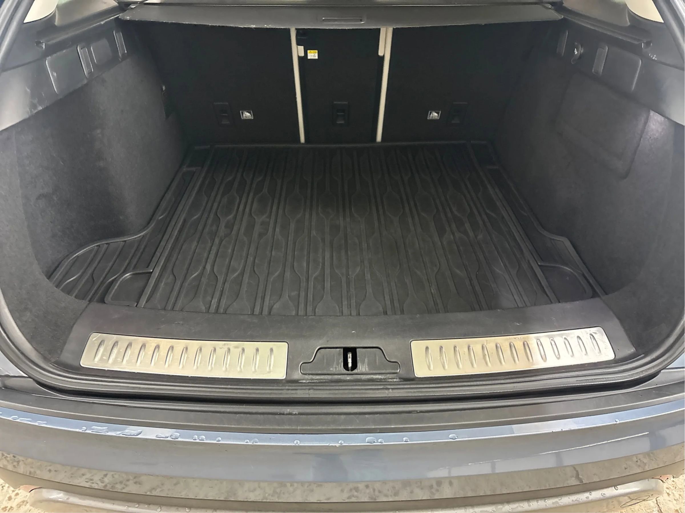 Used 2019 Land Rover Range Rover Velar S AWD/4WD image 16