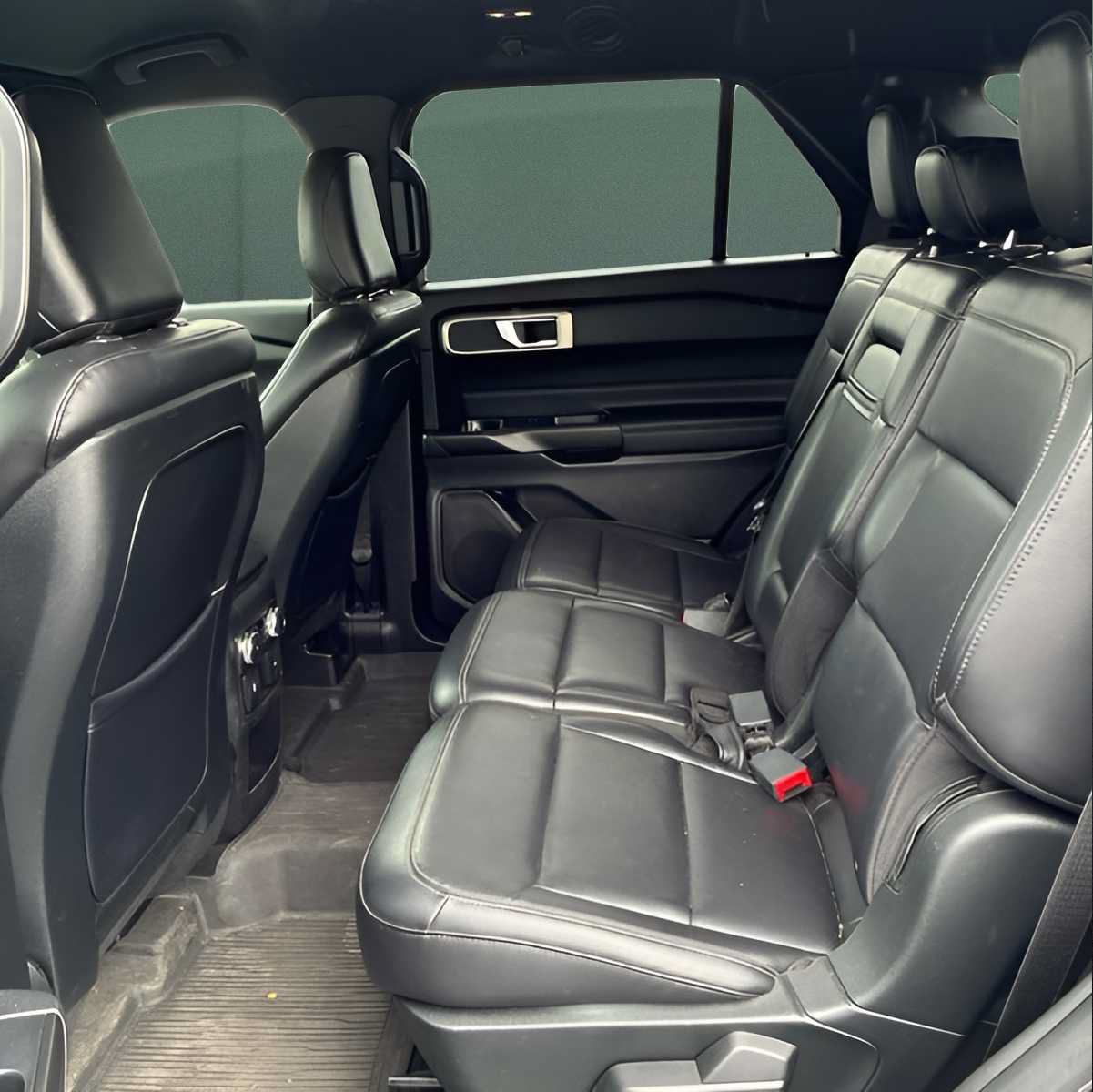 Used 2020 Ford Explorer XLT w/ Equipment Group 202A AWD/4WD image 5
