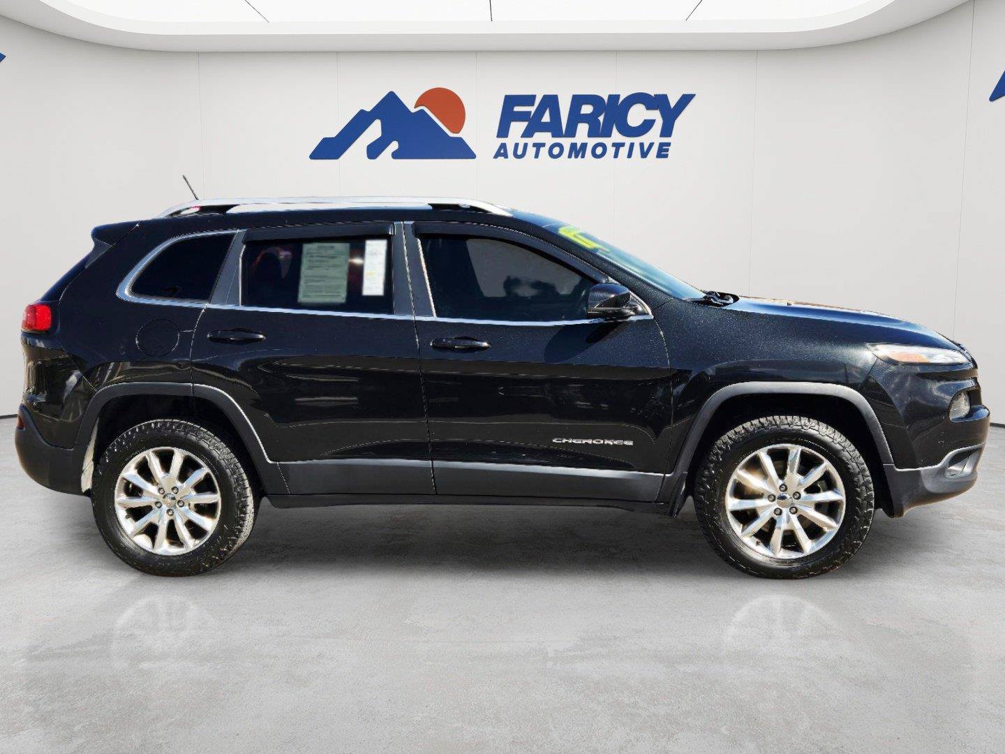 Used 2014 Jeep Cherokee Limited w/ Luxury Group AWD/4WD image 4