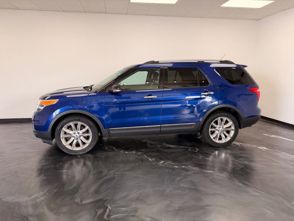 Used 2013 Ford Explorer XLT FWD image 2