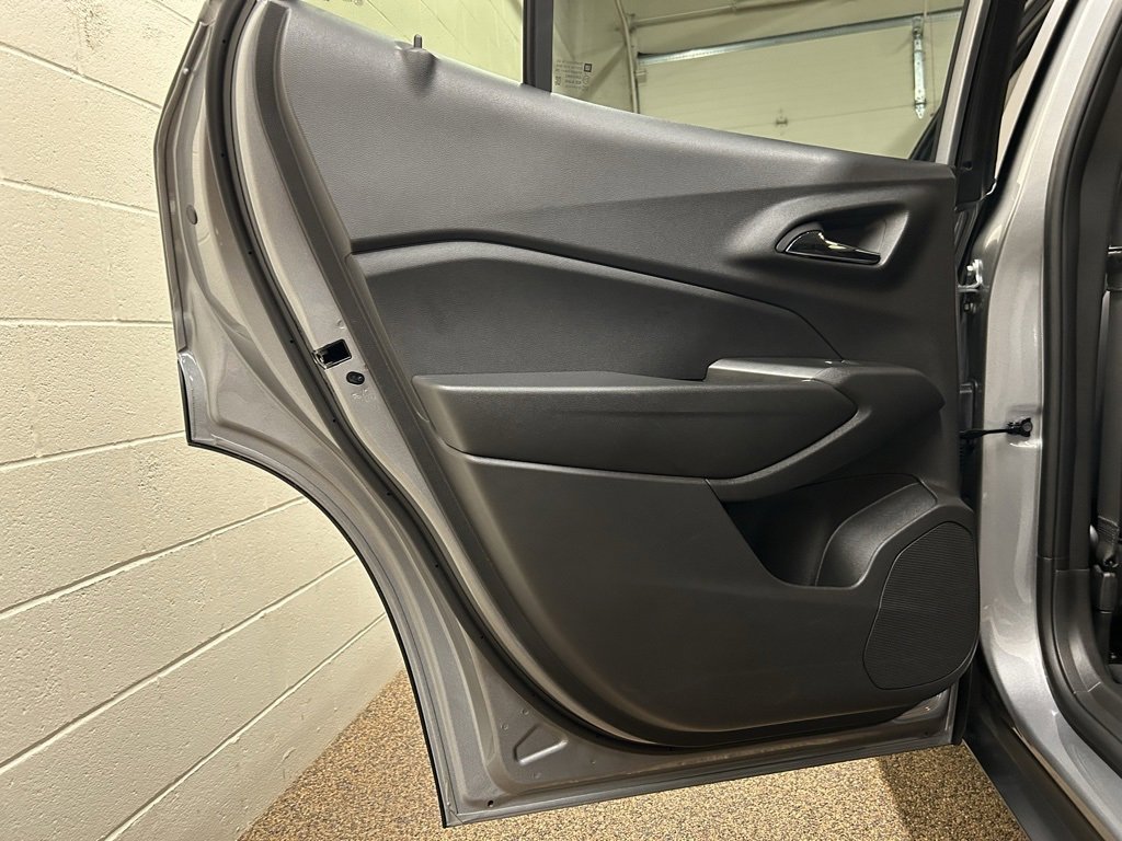 Used 2025 Chevrolet Trax LT w/ Driver Confidence Package image 14