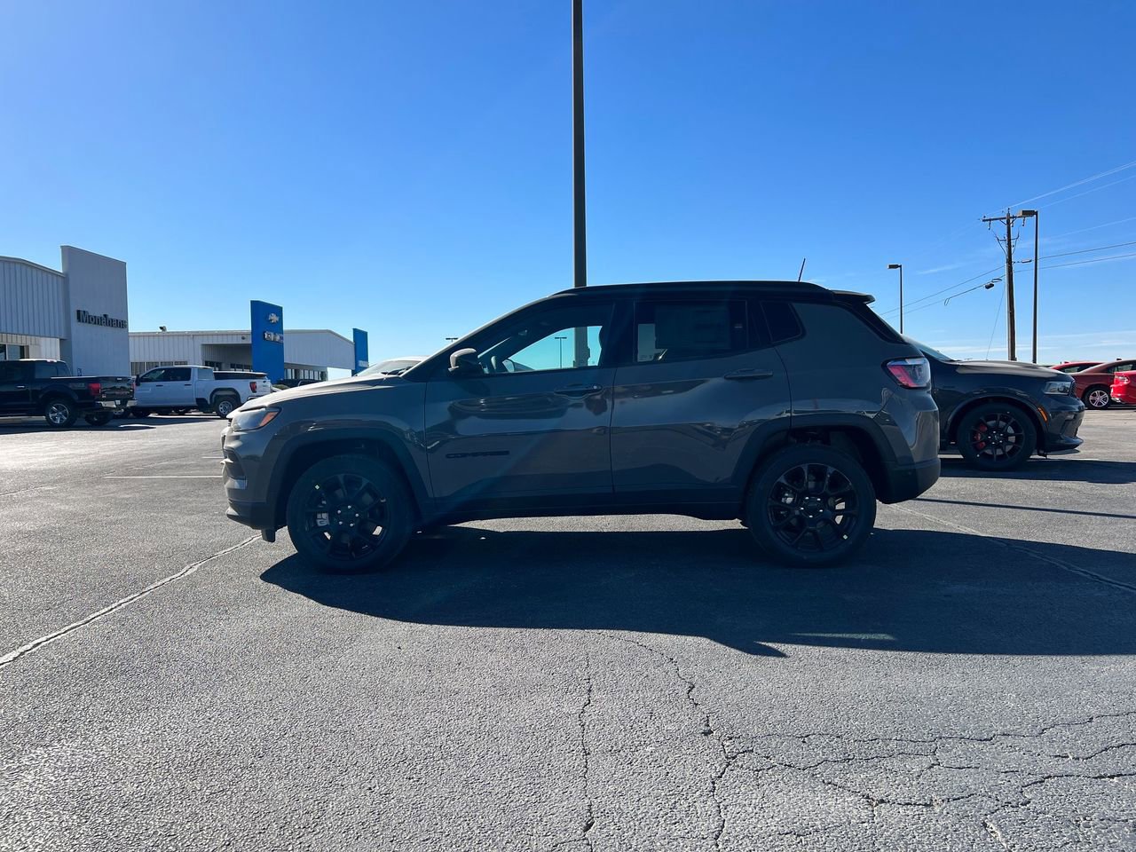 New 2024 Jeep Compass Latitude w/ Sun and Sound Group image 8