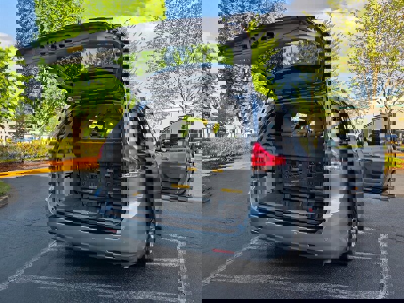 Used 2014 Toyota Sienna XLE image 27