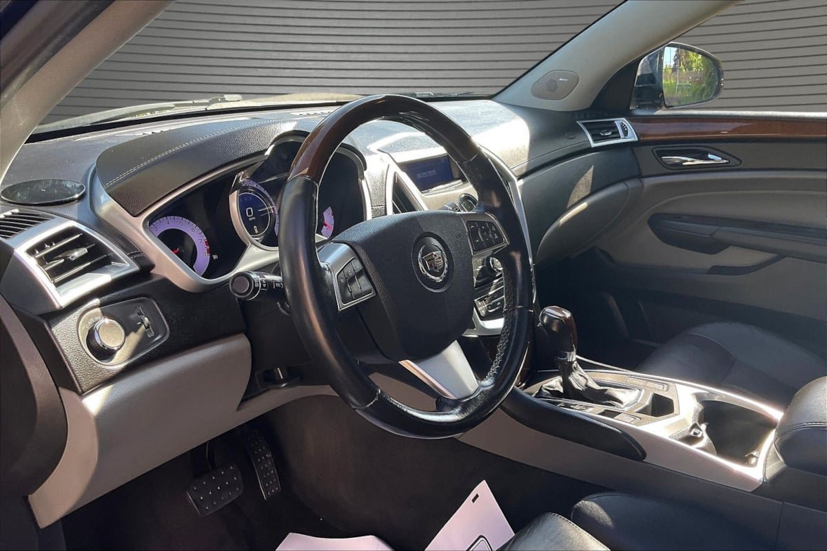Used 2011 Cadillac SRX Luxury AWD/4WD image 16