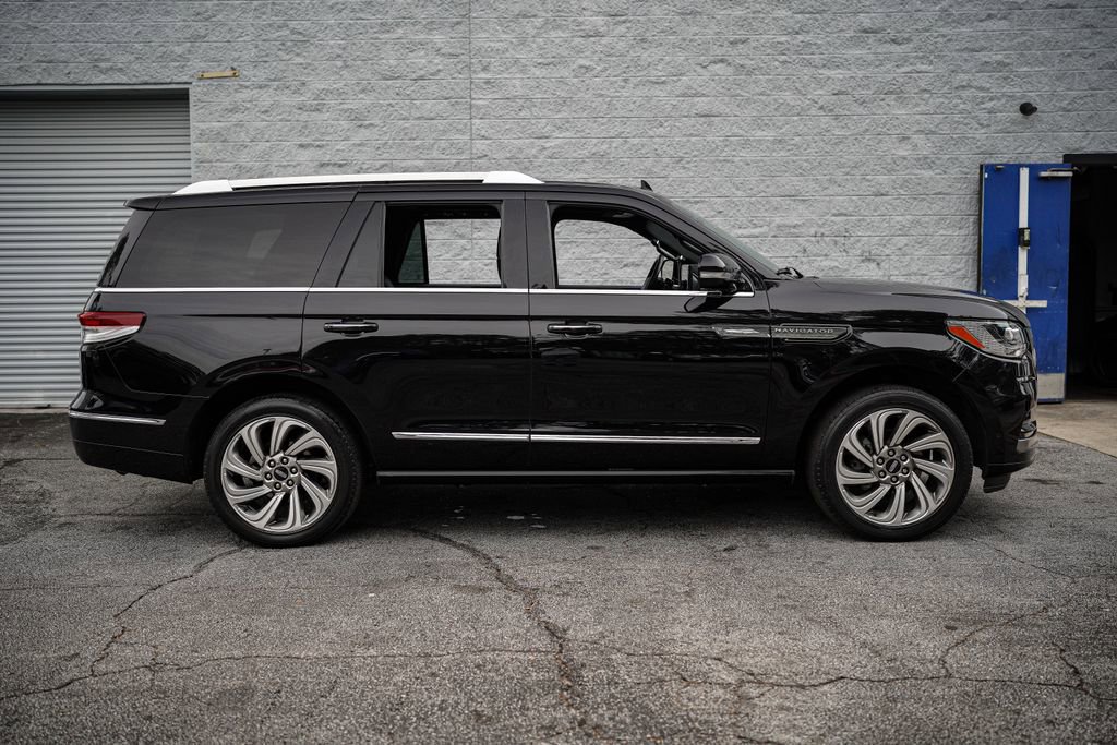 Used 2023 Lincoln Navigator Reserve RWD image 18