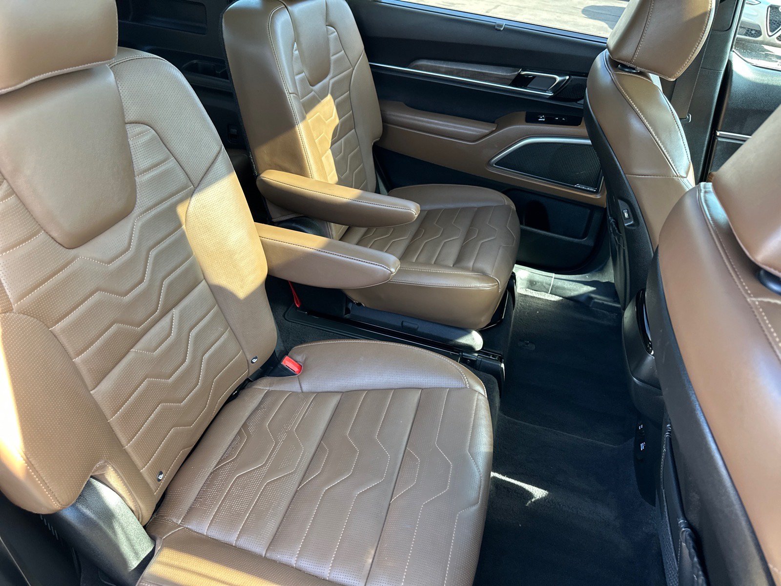 Used 2022 Kia Telluride SX w/ SX Prestige Package AWD/4WD image 22