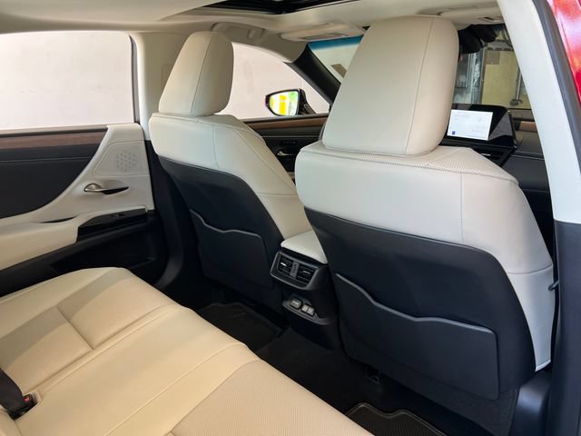 Used 2024 Lexus ES 300h w/ Premium Package FWD image 48