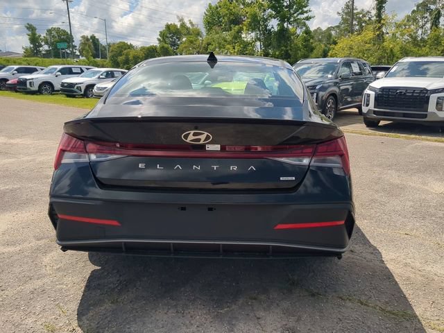 New 2025 Hyundai Elantra SEL FWD image 6