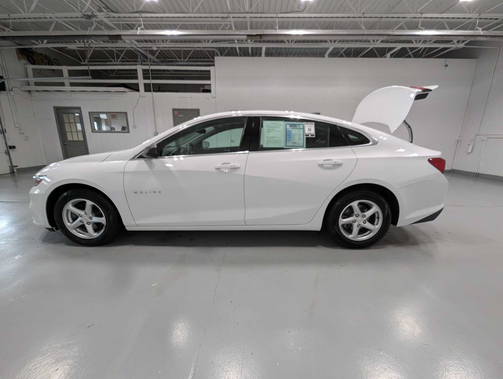 Used 2018 Chevrolet Malibu LS FWD image 12