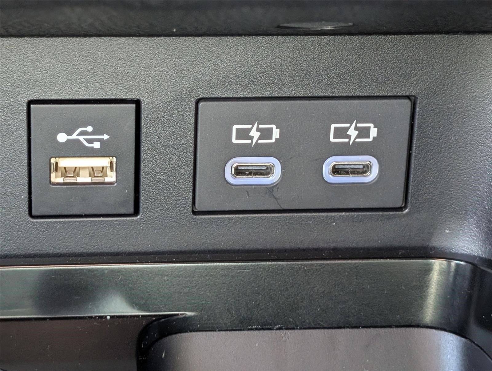 Used 2025 Toyota Camry SE image 24