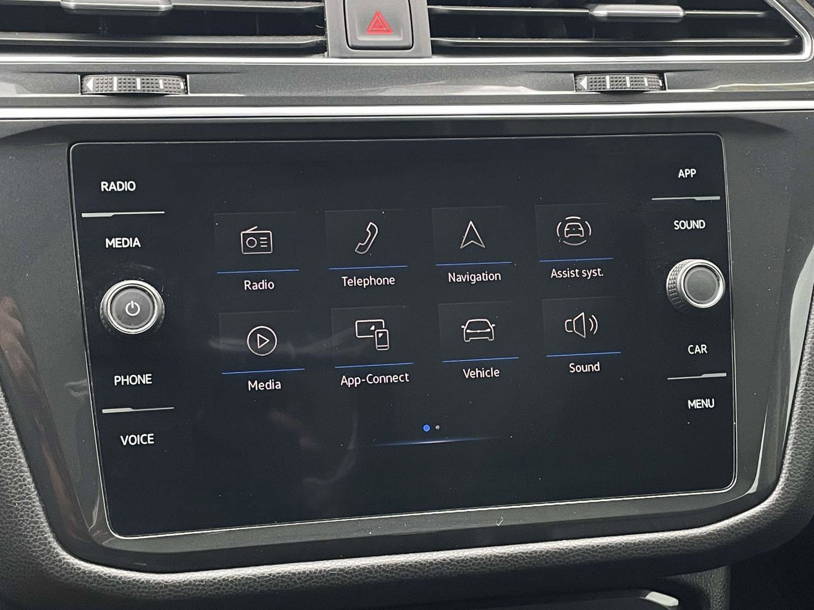 Used 2022 Volkswagen Tiguan SE w/ Panoramic Sunroof Package FWD image 25