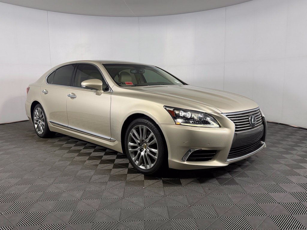 Used 2016 Lexus LS 460 w/ Comfort Package RWD image 3