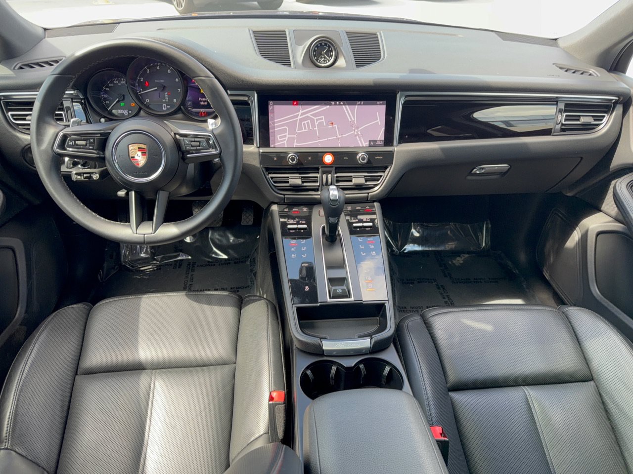 Certified 2024 Porsche Macan AWD/4WD image 17