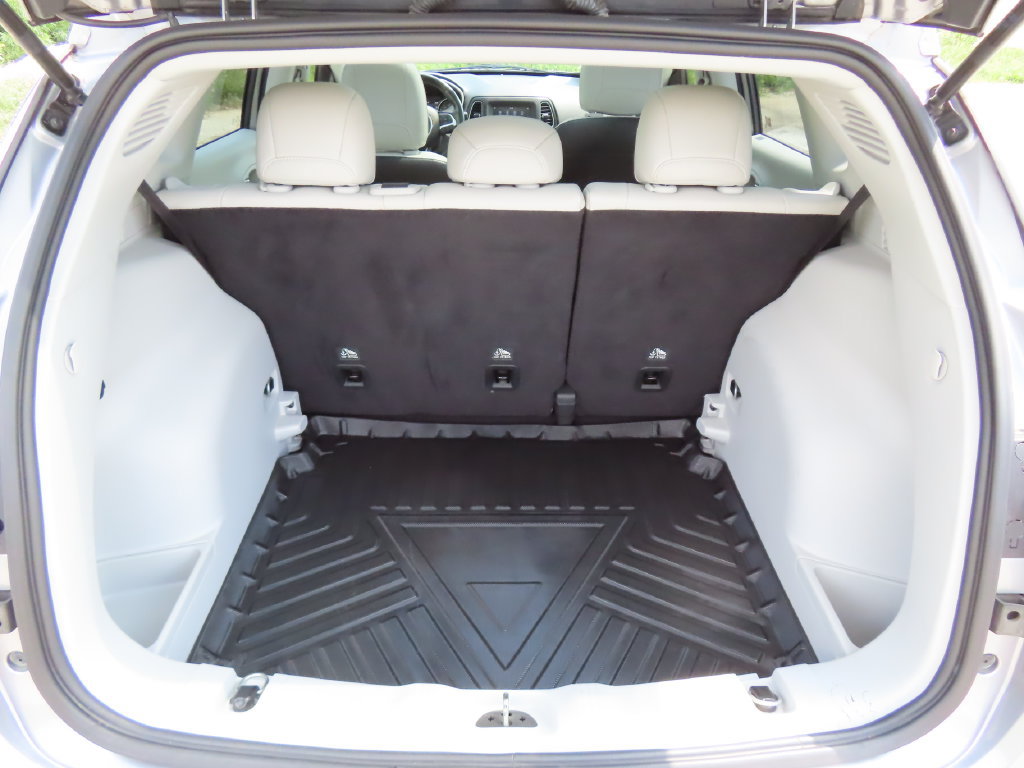 Used 2019 Jeep Compass Latitude w/ Popular Equipment Group FWD image 16