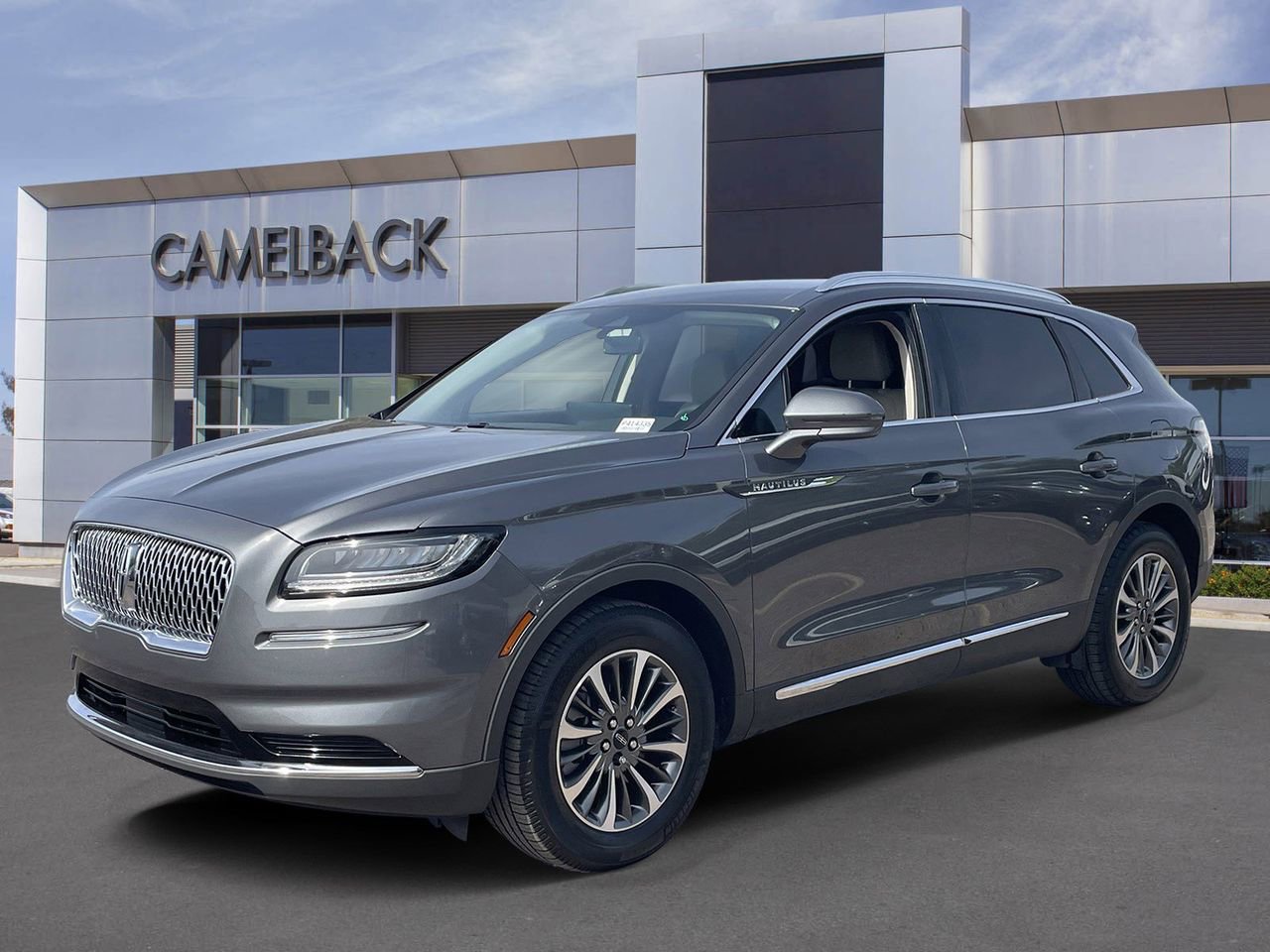 Used 2022 Lincoln Nautilus FWD w/ Premium Package image 1