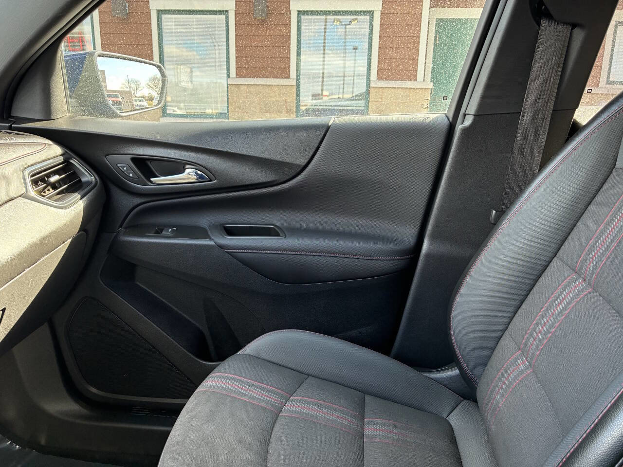 Used 2023 Chevrolet Equinox RS image 16