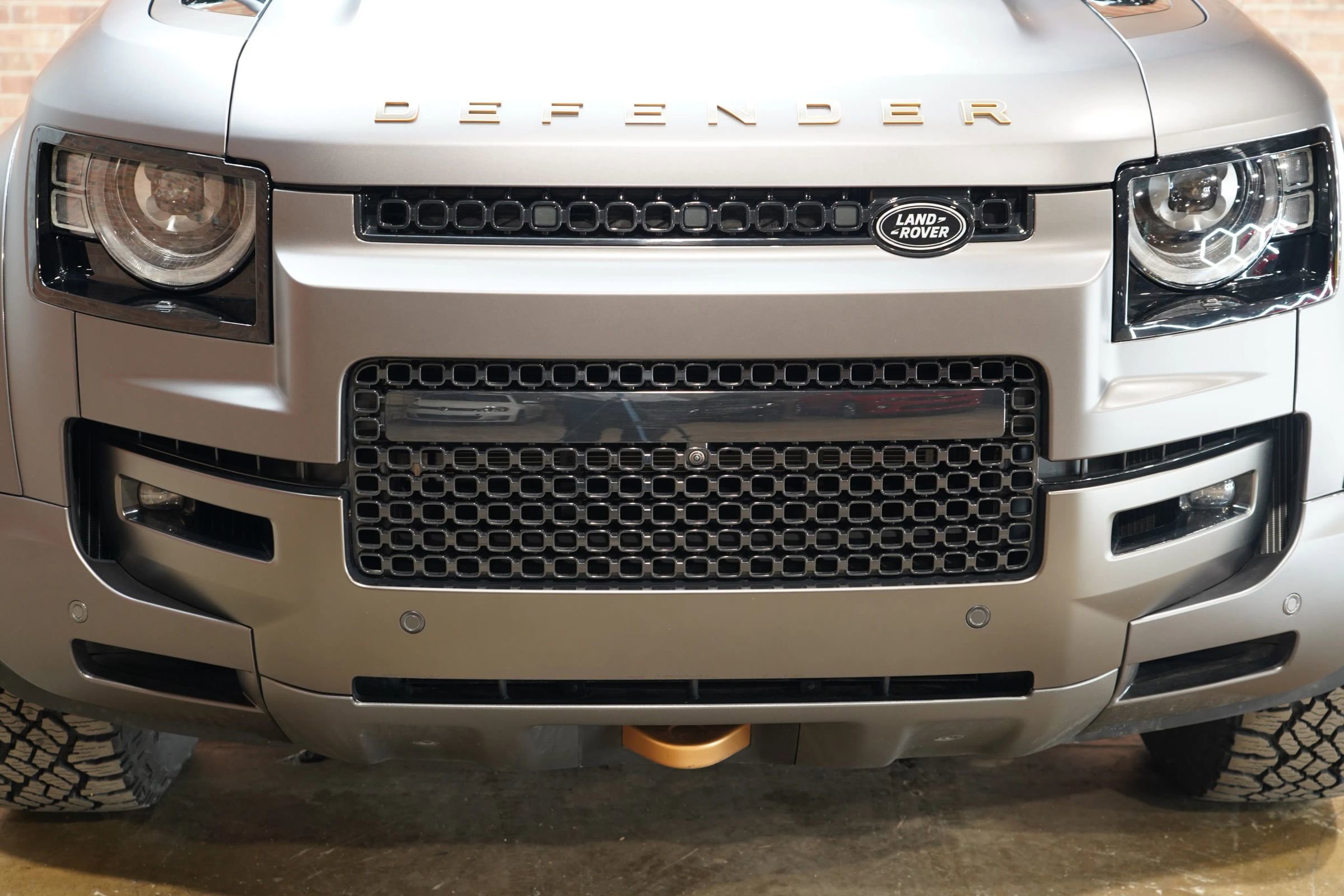 Used 2025 Land Rover Defender 110 image 7