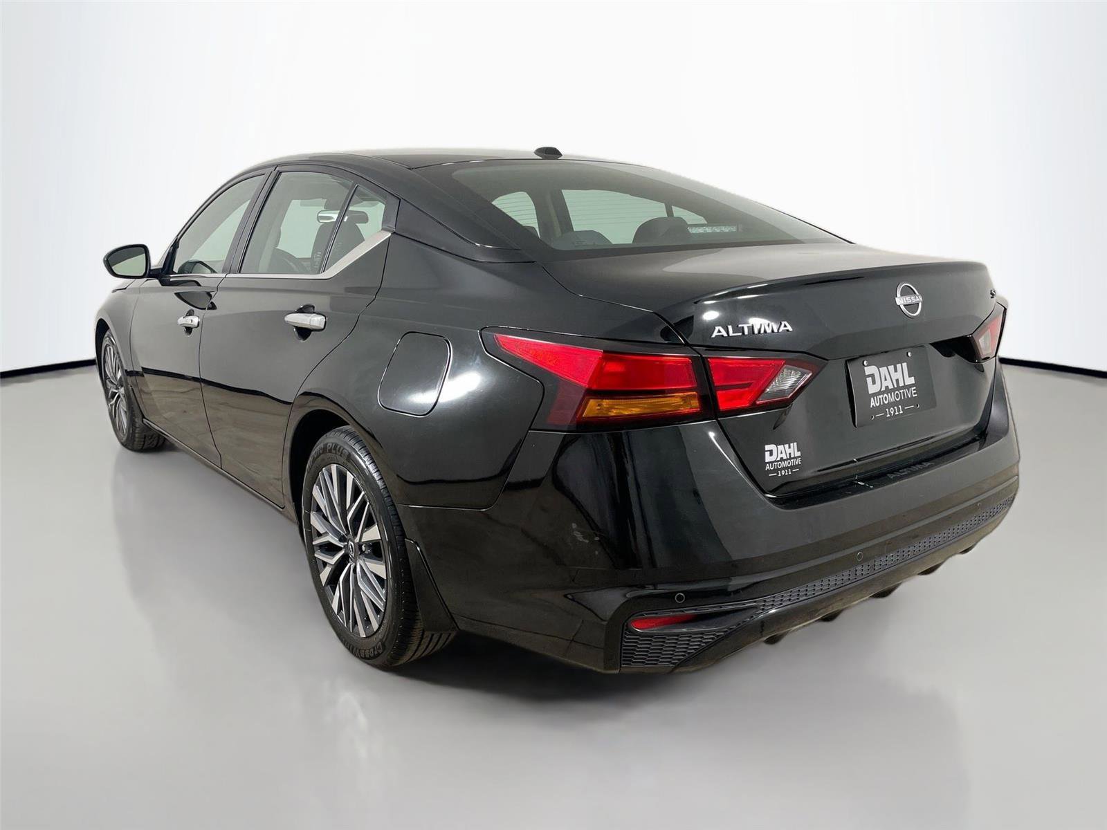 Used 2024 Nissan Altima 2.5 SV FWD image 10