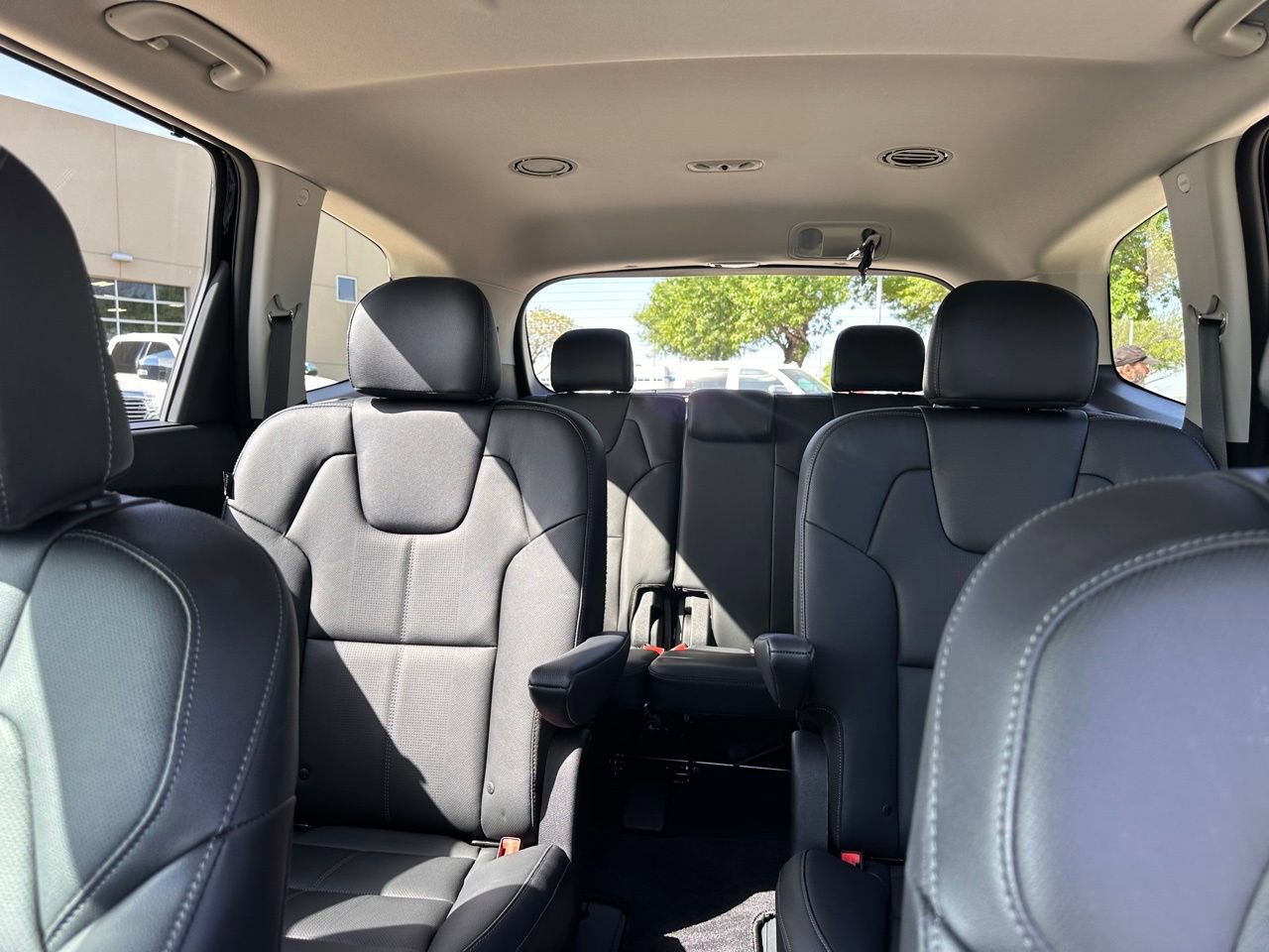 Used 2025 Kia Telluride EX w/ EX Captain's Chair Package image 13