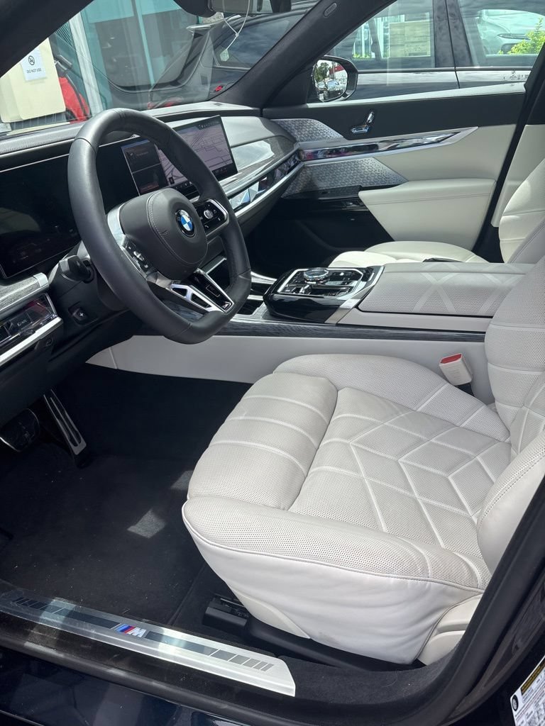 Used 2024 BMW 740i w/ Executive Package RWD image 3