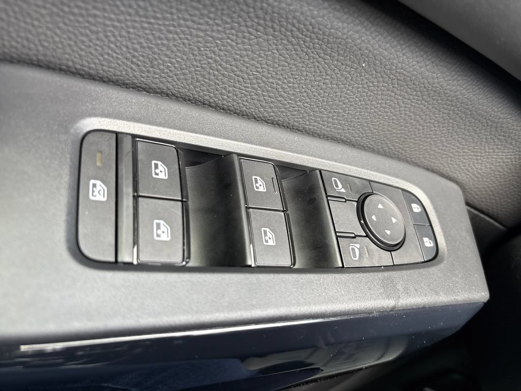 New 2026 Nissan Pathfinder SV w/ Cargo Package FWD image 8