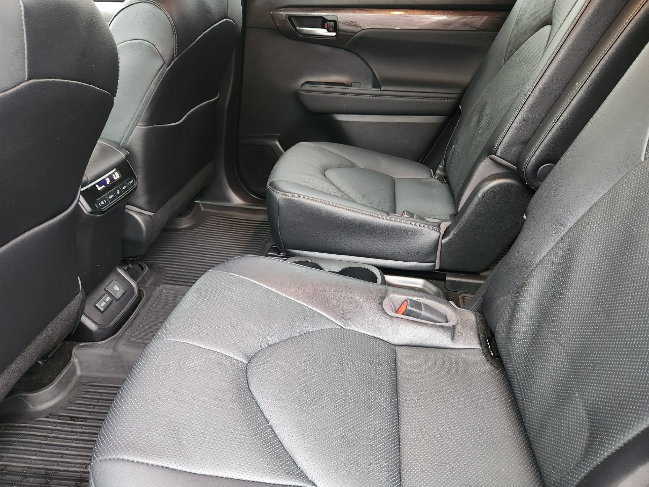 Used 2023 Toyota Highlander Limited AWD/4WD image 29